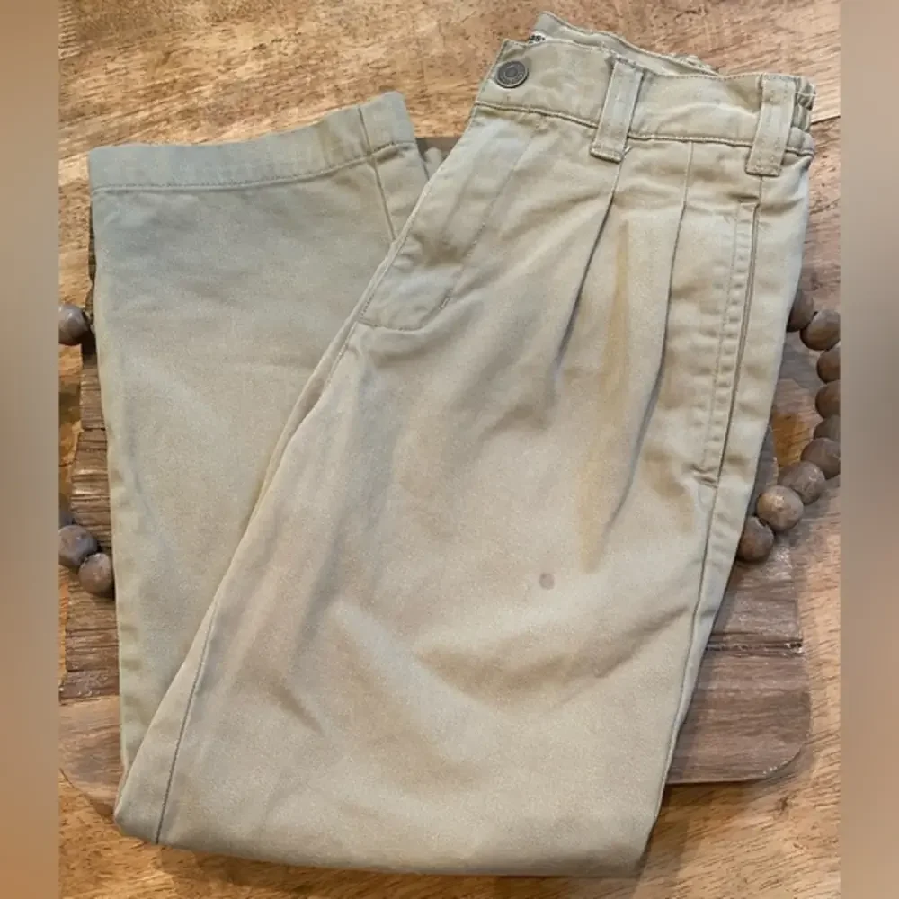 Gap Easy‎ Fit Slim Size 6 Khakis 100% Cotton Pleated Chino Pants